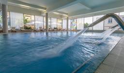 Schwimmbad im Hotel Ambiente Wellness & Spa