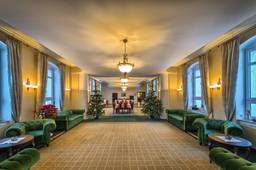 Speisesaal im Hotel Berliner mit eleganter Einrichtung