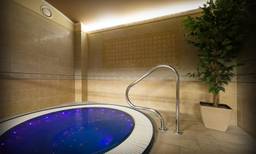 Whirlpool im Čajkovskij Spa Hotel