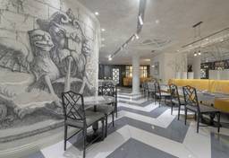 Schwimmbad im Hotel Corso mit entspannender Atmosphäre