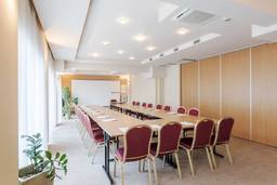 Elegante Empfangshalle im Hotel Kudowa