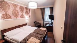 Doppelzimmer im Star Hotel mit gemütlicher Einrichtung