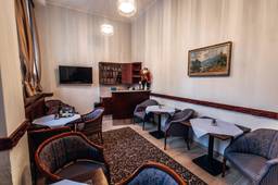 Schwimmbad im Star Hotel mit Sonnenterrasse